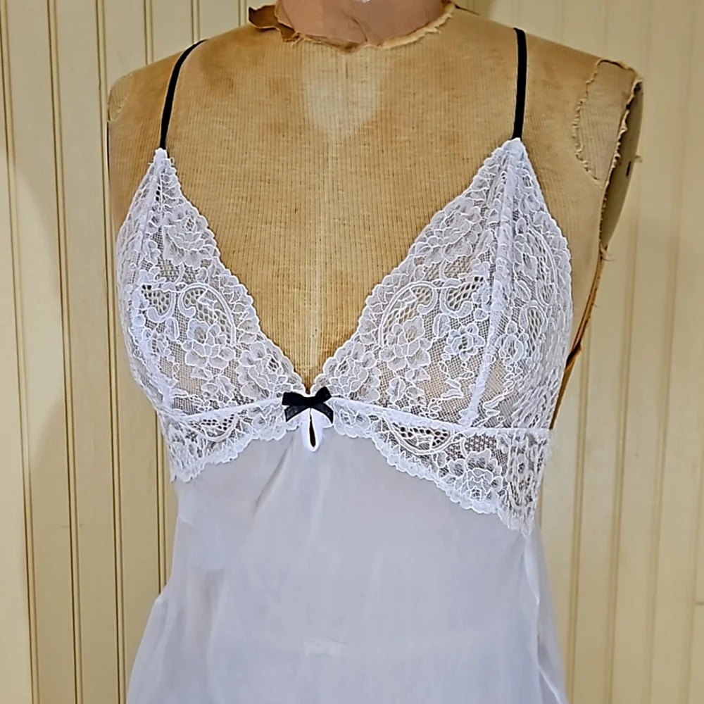 VICTORIA'S SECRET sheer, lacy chemise size Medium